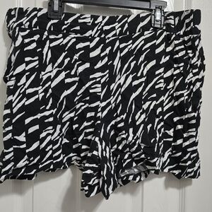 Black and White Patterned Women's Shorts